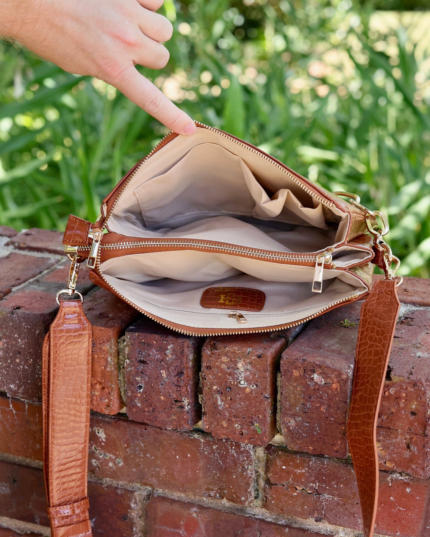 Ariana Crossbody: Saddle