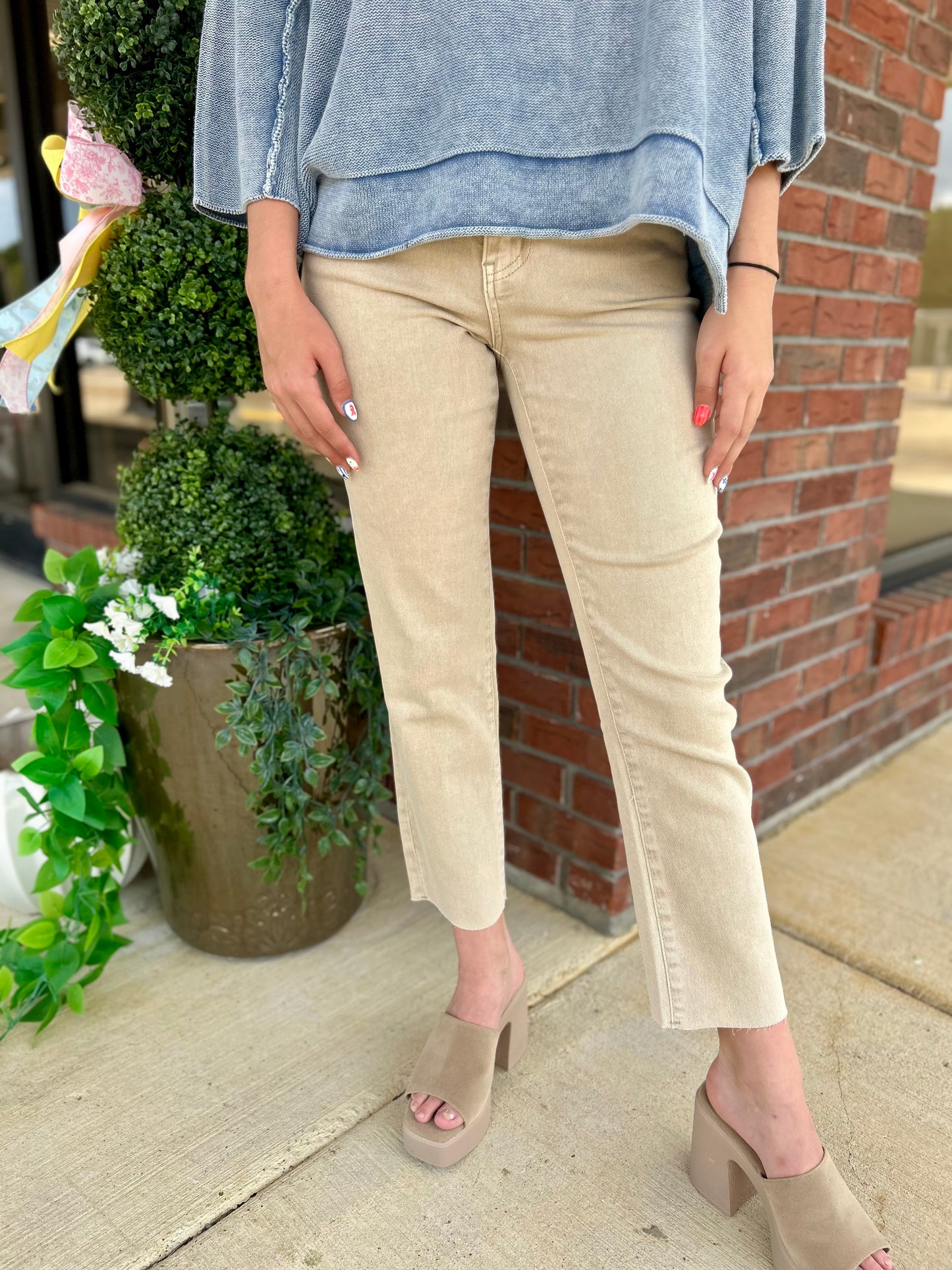 To The Point Sand Beige Straight Crop Jeans