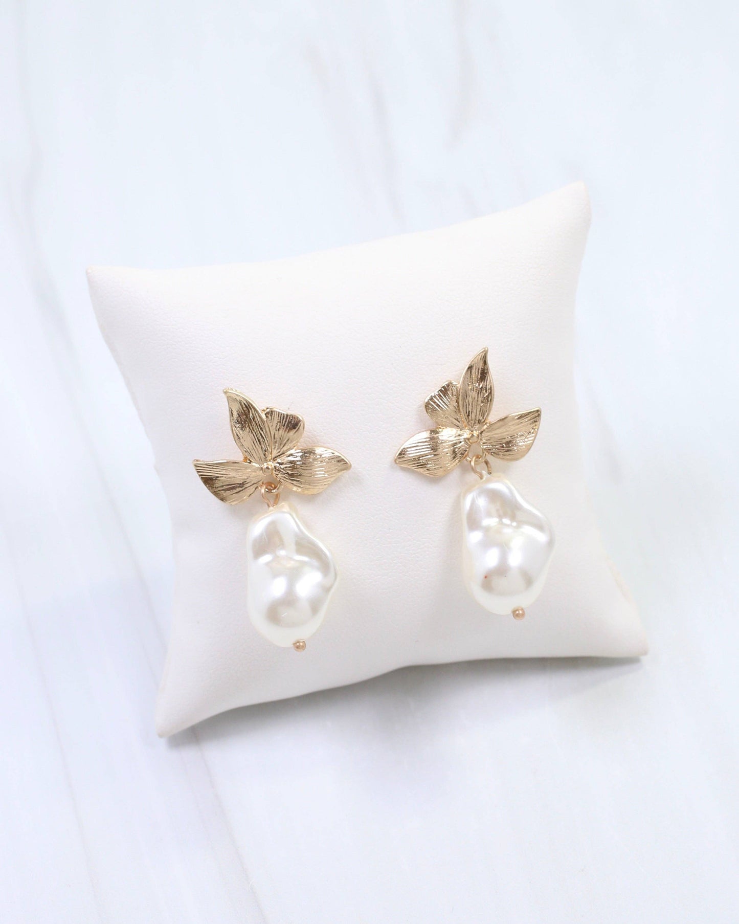 Aspen Flower Pearl Dangle Earring Worn Gold