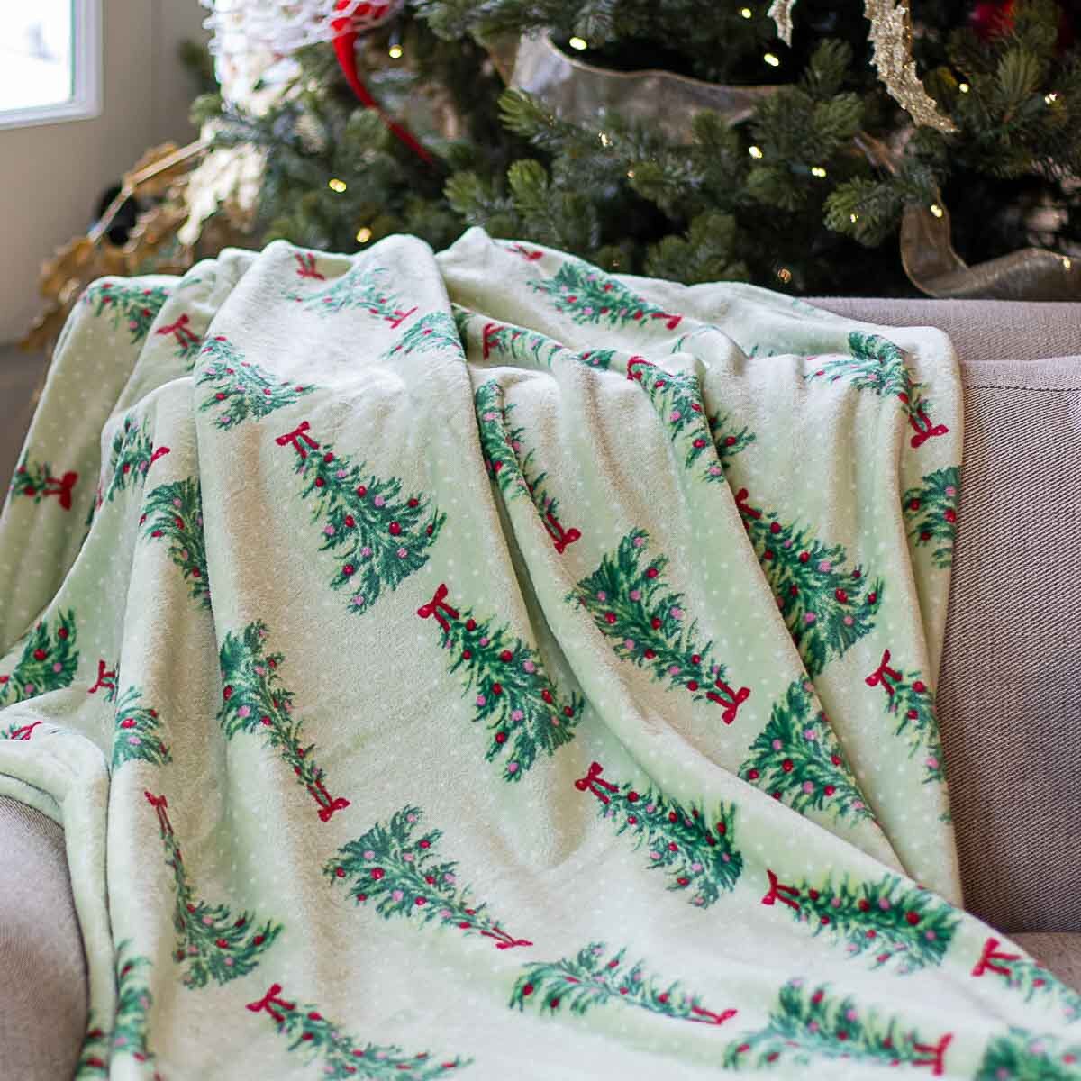 Noelle Tree Green Throw Blanket