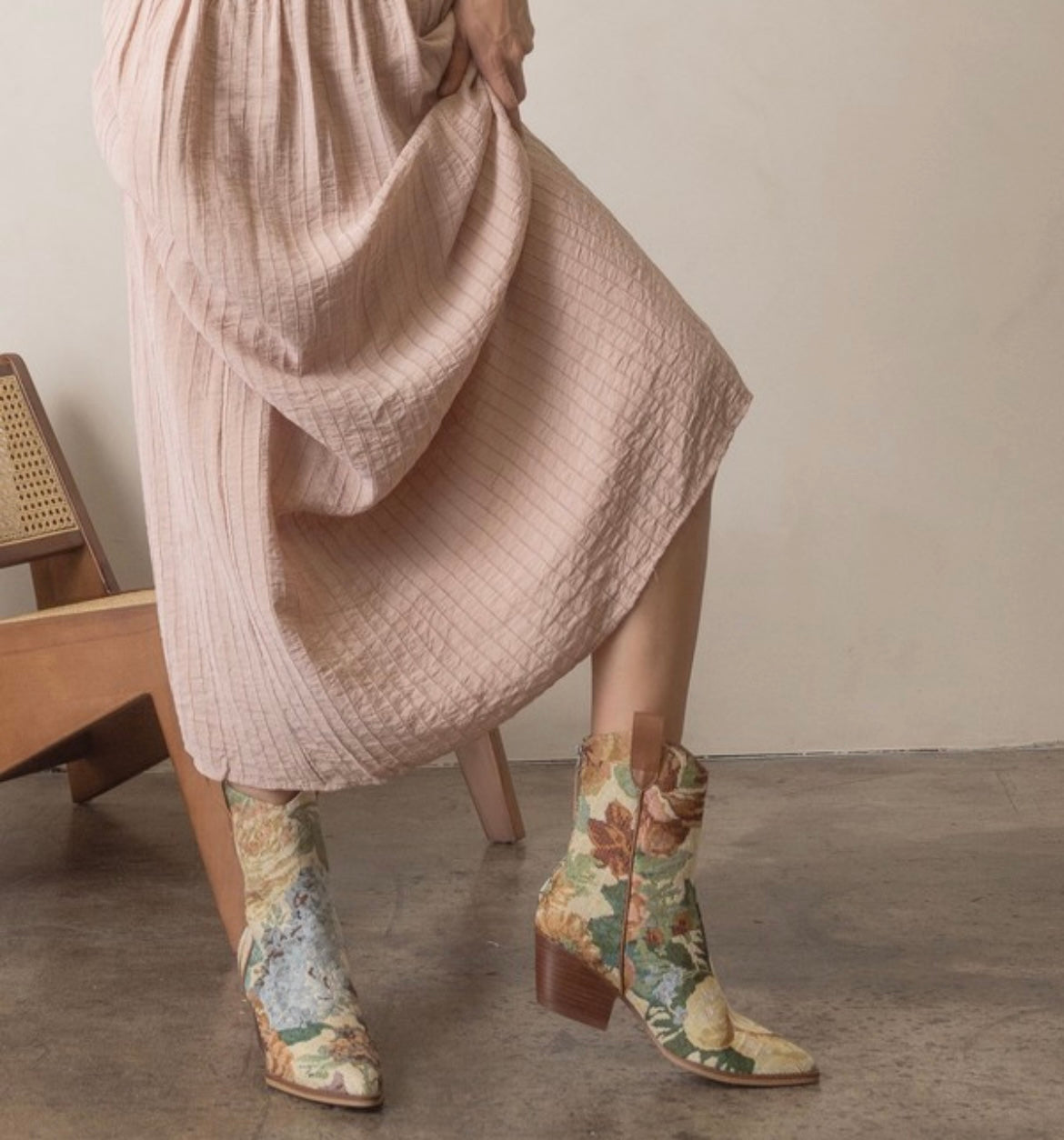 Kaiya Vintage Western Tapestry Boots