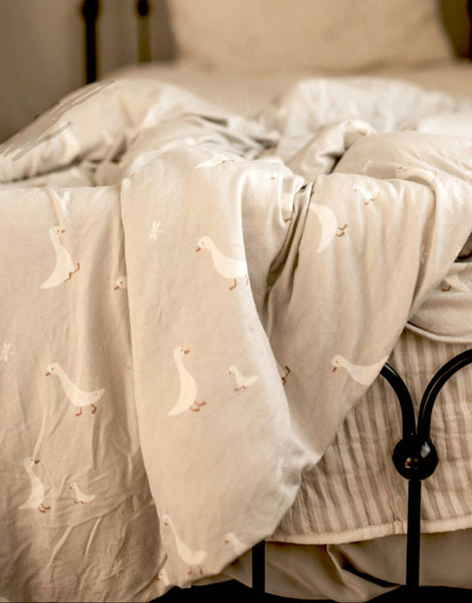 Gunamuna Mini Cloud Blanket: Goose