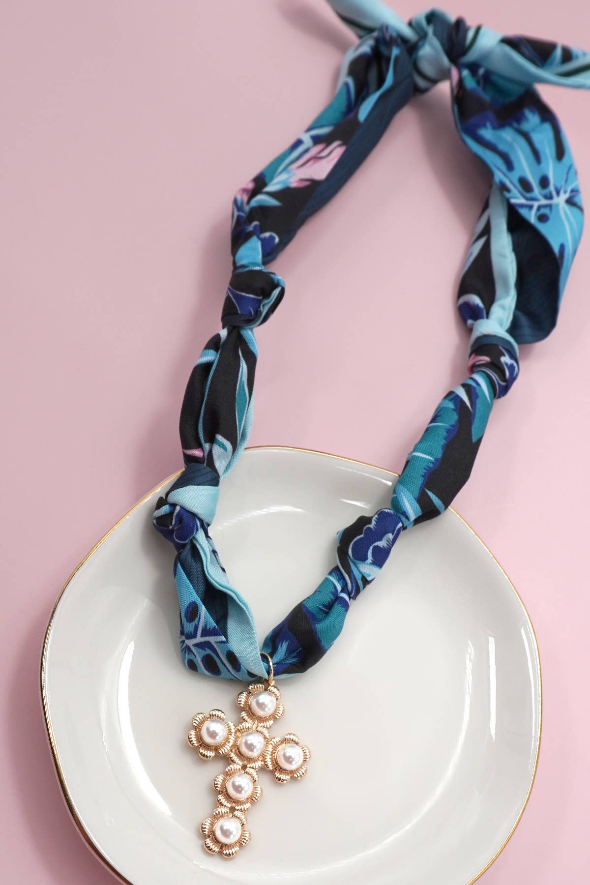 DOOR BUSTER: Scarf Charm Necklace