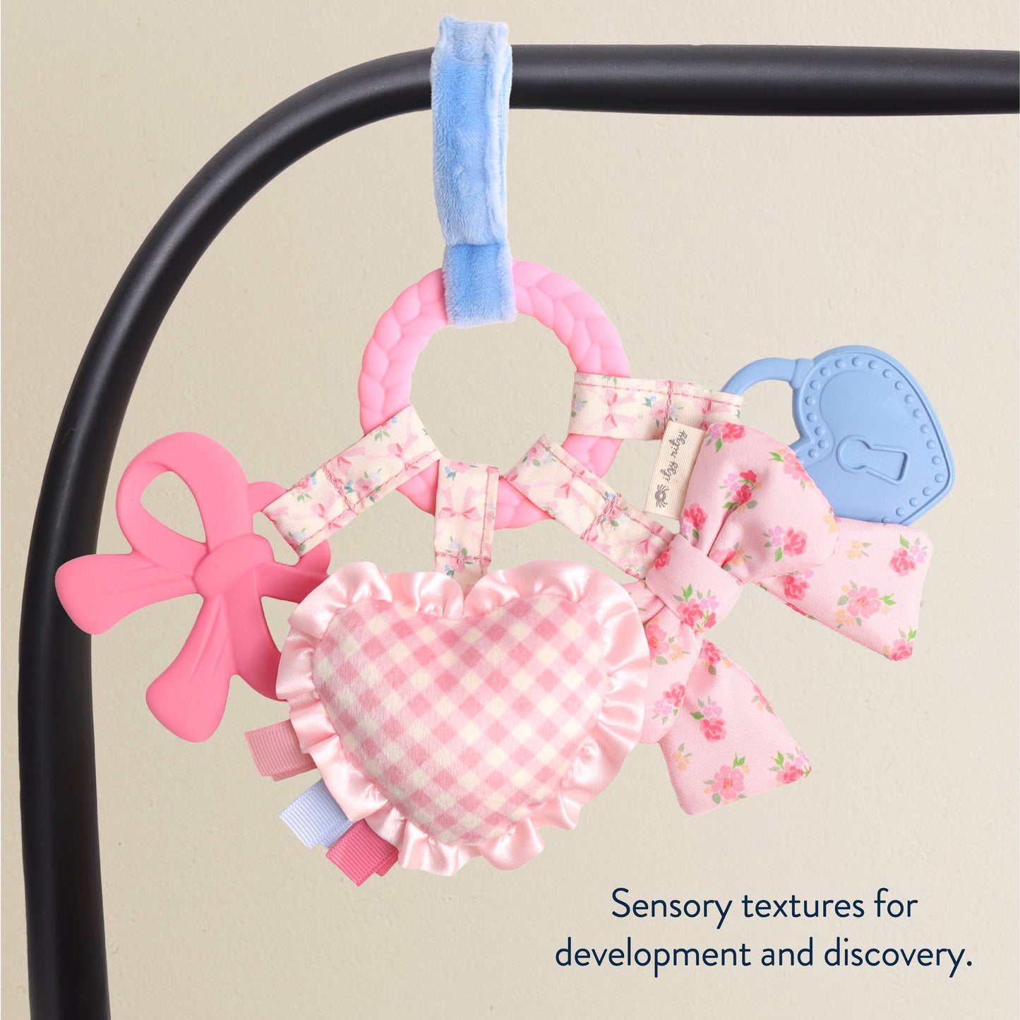 Itzy Ritzy Bow Bitzy Busy Ring™