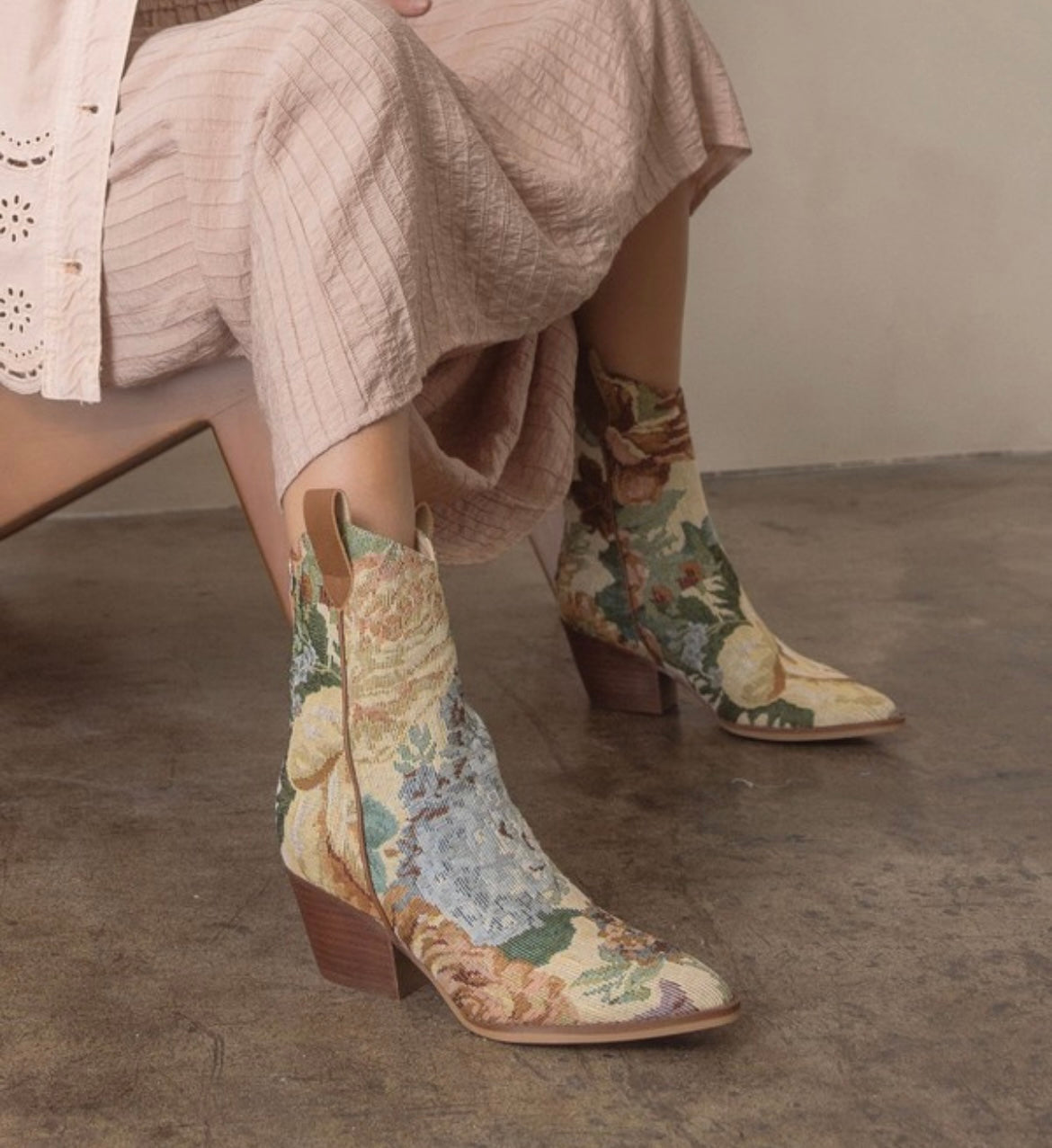 Kaiya Vintage Western Tapestry Boots