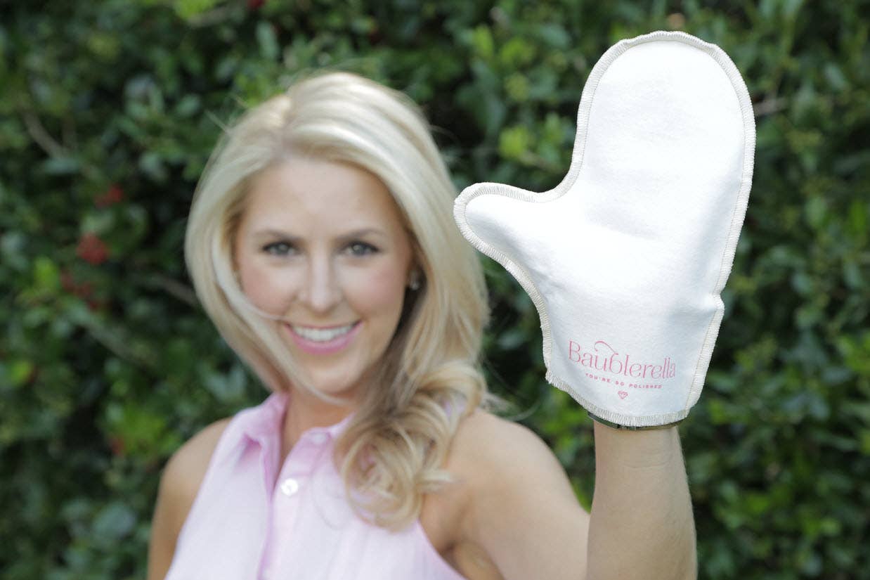 Glitzy Glove Anti-Tarnish Jewelry Polishing Mitt