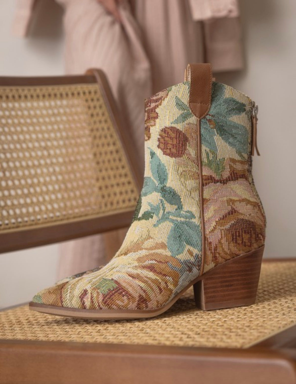 Kaiya Vintage Western Tapestry Boots