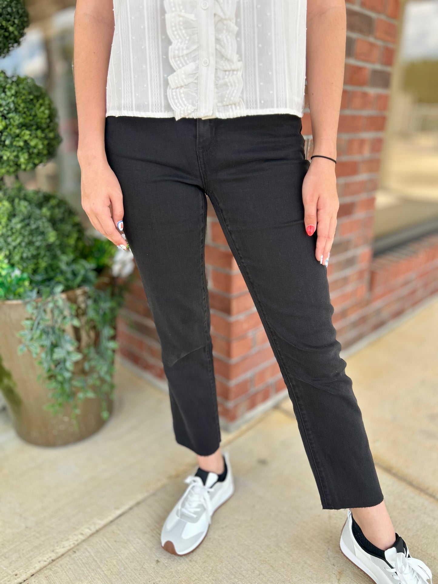 To The Point Black Straight Leg Crop Jeans